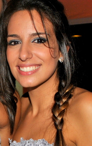 Sou o que sou
porque vivo da minha maneira.
Você procurando respostas olhando pro espaço,
e eu tão ocupada vivendo.
Eu não me pergunto,
Eu faço!