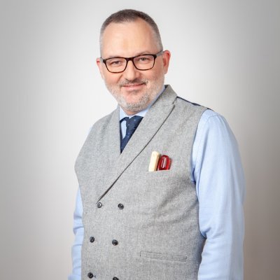 Prawica nie ma monopolu na patriotyzm! 🇵🇱
Czym różni się siekiera od naziola?
Siekierę się ostrzy, a naziola tępi.