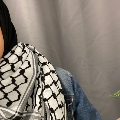 كاتبة..طفلة مستعصية..أتعاطى الأدب.و أشياءَ أخرى