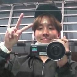 @BTS_twt: eles dizem que você é uma versão menos gostosa de mim
|
fan account