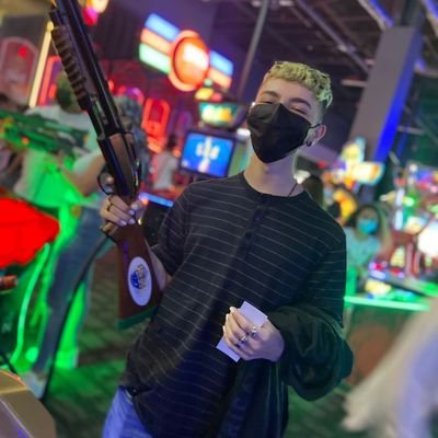 pingoteo | looking for a suggar mommy | ♒ Im an aquarium