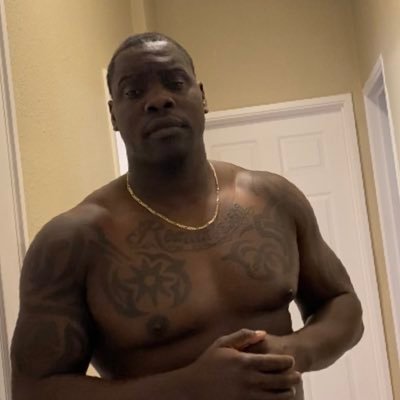 6’3 245lbs. Just a simple guy, living a simple life. You only get one life....LIVE it! IG:TREYCON1985