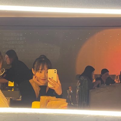 Evazhang1029's profile picture. A simple girl