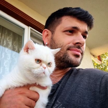 siyan_alekov's profile picture. Kimyager, kalite mühendisi ve kedi sever.