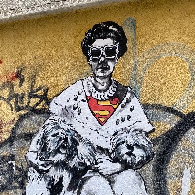 Peggy Guggenheim Vorbild, 
Ich weiblich, selbst denkend, streitbar, nicht von Angst getrieben, ich liebe Jagdterrier da der Mut der Tiere grenzenlos ist