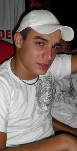 MAYKON...SANTOS...Que a nossa amizade não seja como a lua que apesar de linda às vezes muda de fase, mas que seja como o céu que apesar de lindo e infinito...