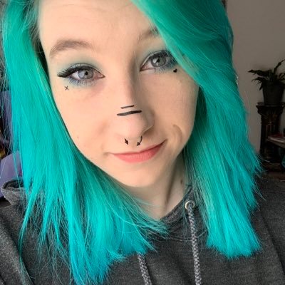 Fräserin 👩🏻🔧 / metalcore 🤘🏻/ @Gronkh ⚓️❤️ und Pietsmiet 🎮💚/ Bengals 🏈