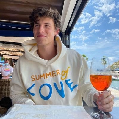 Treat people with kidness 🦋💫 (fan account) ⋆.*ೃ✧
MI CANAL DE YOUTUBE ⤵️⬇️