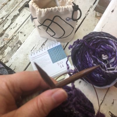 Knitter and crafter in Toronto, Canada. She/her/hers