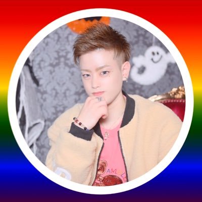 大宮でホスト屋さんはじめました！博多ラーメン県出身🍜 25歳✌️営業スタイルは素直営業✨✨✨✨初回指名お待ちしてます！！！！！！！！！！！！ DMくれたら喜びます！！