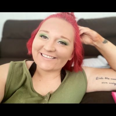 imadogjamie's profile picture. I don’t care about weather cause you are the view 🌸