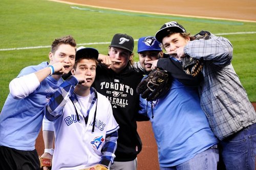 NeilRitchie97's profile picture. 