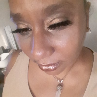 An Earthy Magical💄Gal & CEO of @GlowyKeyhole.
Chief Researcher & Observer
✍️Living My Best Life Ever🎯
I 💟 Technology, Leggings, Hair Products & Makeup