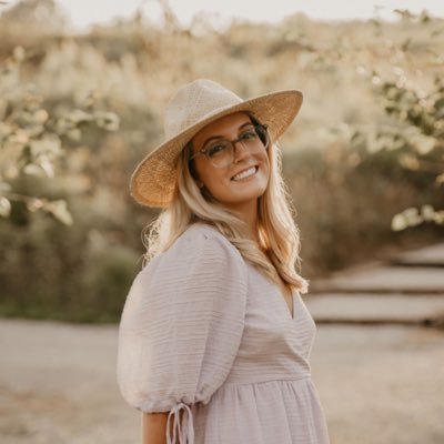 BellaPenry5's profile picture. bvhs swimming  ‘22