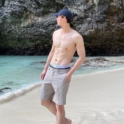 I'm
40 yrs old,
Single,
5'6,
Fair skin,
Medium built,
Average look (di pogi di rin pangit 😁)
NOT FOR FREE!!! 😂😂😂
DP not me.. it's Win Mettawin 🤪