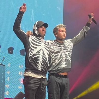 tag this account if you’re going to livestream any concert you’re going to for clikkies around the world 🥰