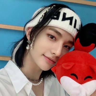 Noemi ~ she/her ~ 23 y.o. ~ kpop multifandom (+ Conan Gray and Olivia Rodrigo fan) ~ album count: 87 (+ kdrama and BL fan) 🦩🫐