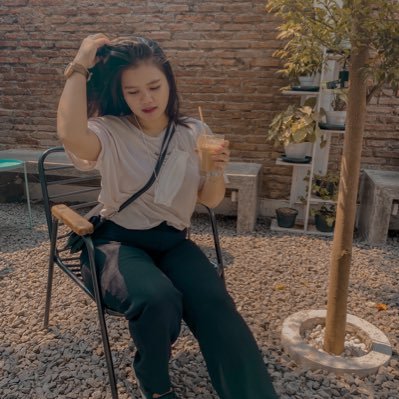 ulpiaass's profile picture. pgn sibuk kerja sampe mimisan.....tapi boong papale papale pal pale pale