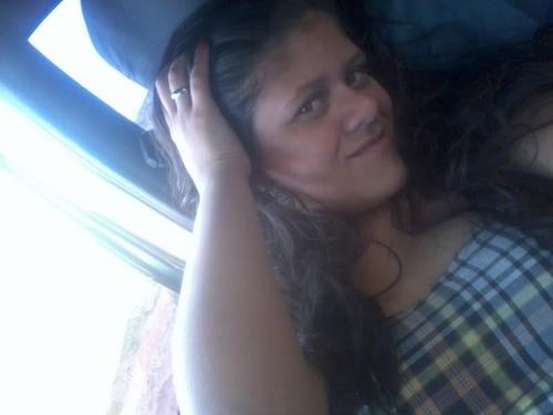Sou uma menina de 15 anos, sou muitoo amorosa e carinhosa...