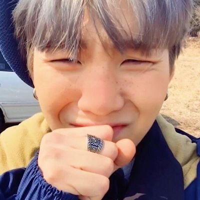 💜 mashallah alhamdulillah always 💜
☁️ here for the music ⟭⟬⁷ +×+⁵🎵 @BTS_twt💜 ♡OT7♡ #BTS𝄞 •she/her• muslim🇪🇬
(fan account) ☁️ art major (busy)