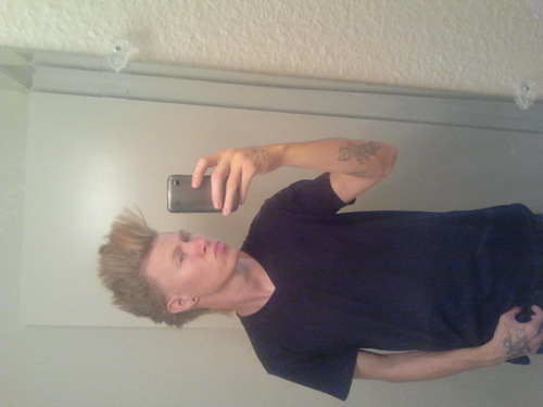 My nAmE iiz JuStiiN!... My EvErYtHiiNqq/#BeStFriiEnD @PlayFull_Emmm sHe mAke'z mE hApPy :)#TeamSwAqq #TeamSinqle #TeamFuckkHaterz