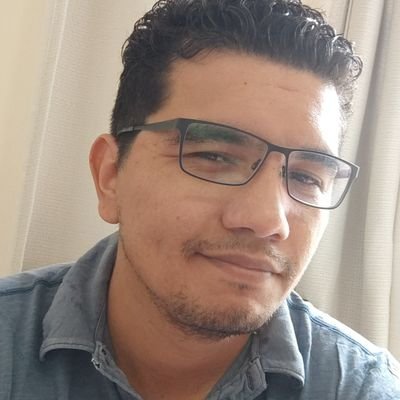 Entusiasta de la tecnología y la docencia.