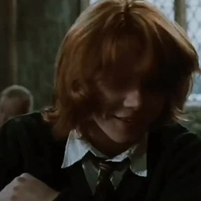 ron weaslebee here nice to meet you | he/him | at hogwarts 🏰 ~ | amaris's #1 fan | fay my pretty angel ♡