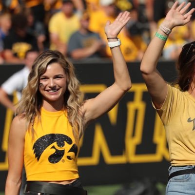 • dog mom •| KINDERGARTEN TEACHER | • Liberty HS T&F Coach • U.Iowa Ed. Alumn. •