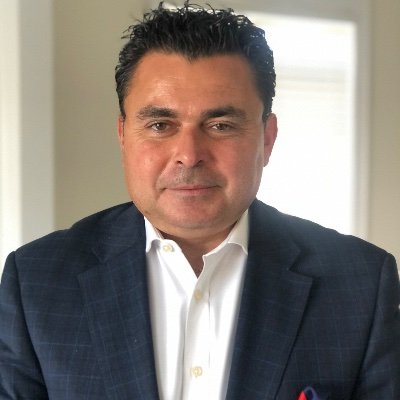 A leader enabling cognitive and digital solutions through a new data fabric.