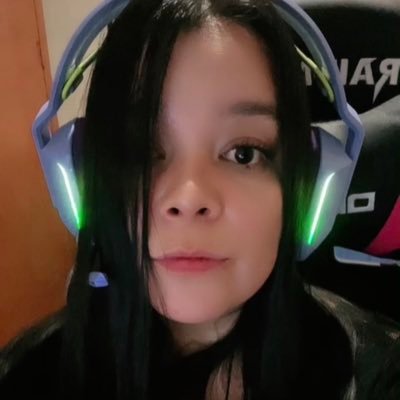 Hola, soy Moni!.Estoy aprendiendo a jugar!Amo jugar Valorant! Acompáñame en mi aventura para ser Radiante!!!Godín por el día, gamer por la noche xD México, CDMX