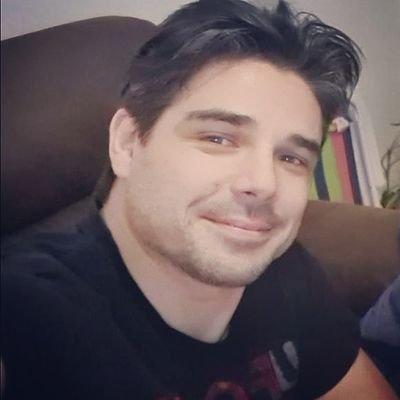 🏅 Técnico en Tecnologías de la Información y Electr.
Asesor en Tecnología
🐝 Co-fundador BeeTech
Dj FacuSan @groovebeatsuy
🏐 🤾♂️Volley Inst. Beta