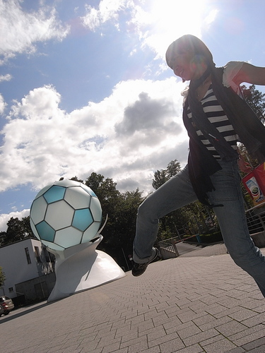 football journalist,editor　国内外で女子サッカーを中心に取材活動し、専門誌や児童向け雑誌で執筆中。著書『なでしこ つなぐ絆』（集英社）、共著『なでしこゴール！』（講談社）。ご連絡は　sunasaka.info@gmail.com