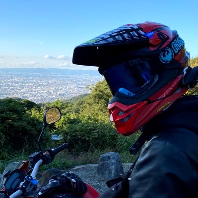 MOMOです🏍今はかつて乗っていたバイクも手放しヘルメットもないような状態ですが、弟2のバイクライフへ向けて0からリスタートする様子をTwitter・Instagram・YouTubeでお届けします！ フォローとチャンネル登録ぜひよろしくお願いします！