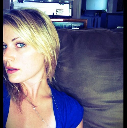 ms_sloan's profile picture. food, vino, high fives, run/swim/bike-ing, proper spelling and grammar, music, music, music.