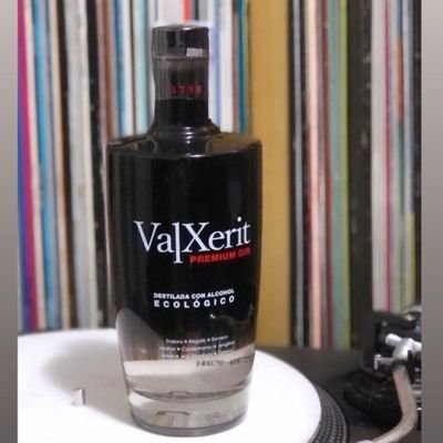 Ginebra Premium española hecha con alcohol ecológico en Granada.
En nuestra web encontrarás más información y podrás comprar nuestra ginebra.