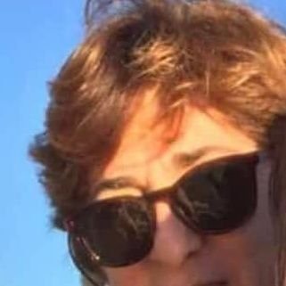 monicamorabito's profile picture. Anche io da piccola sognavo di fare la principessa. Poi crescendo ho capito che a fare la psicopatica,  disadattata,  scassacazzo, mi divertivo di più  (cit)