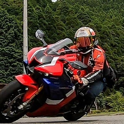 フットボールとS2000、CBR1000RR-R大好きオヤジです。 主に六甲とか？