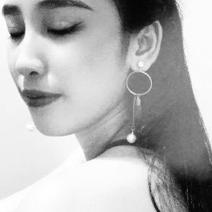 _lily_luna's profile picture. a lost soul in a distant dreamland with nothing but prose and poetry in both hands