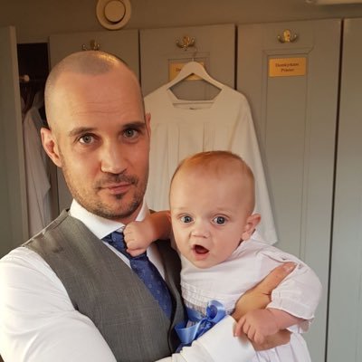 ”Skribent”, trebarnsfar, iskaffeaficionado. Nördar loss på Tolkien, MotU, hiphop och popkultur i största allmänhet. Åsikterna är aldrig mina egna.