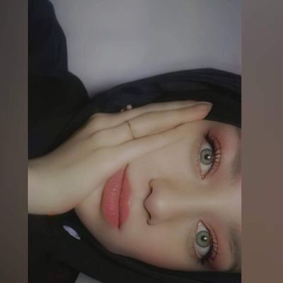 kendi halinde, saçma sapan twitler atan şahıs..