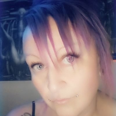 BogleRonnee's profile picture. I am 39, mother of 2 grown kids, quirky and funny, love my cats Lucifer and Lilith, brand ambassador/Amazon affiliate/Content creator/Digital Marketing student