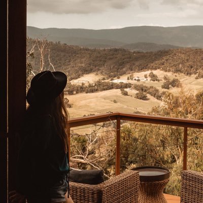 Kangaroo Ridge Retreat are luxury cabins with just the right amount of elegance, comfort and exposure to the elements for an adults only escape in nature.