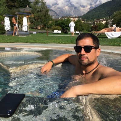 LadronDeArte's profile picture. Ciudadano globalizado, con los buenos amigos x hogar, sin muchas ganas de aceptar las convencionalidades colectivas y desprovisto de eso que llaman madurez!