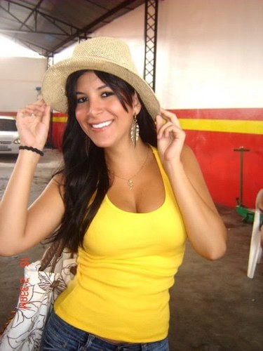 aah.. falaar oq sobree eu?? ... só seei quee sou meio louca, curto rock, eletronica,pop,filmes de açao,romance,comédia,terror, Soou de LIBRA.... chega neah? (: