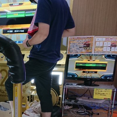 Life_Show_Magic's profile picture. ゲームと煙草で形成されてる社会人。コーラはコカ派。烏龍茶はサントリー。