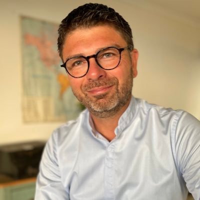 Directeur du service communication et presse à la ville de Menton. Dans une autre vie, journaliste à 