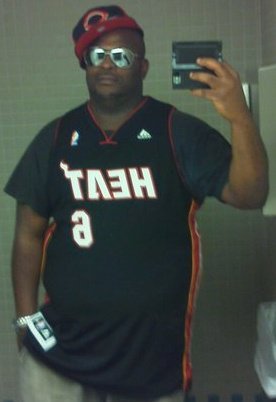 YaWifeFavRapper's profile picture. 