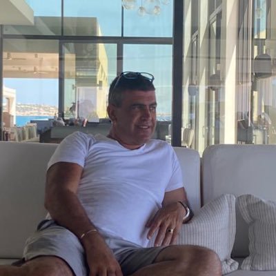 arbiv_r's profile picture.