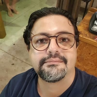 Itaporanguense, sergipano, nordestino, diletante da vida, pai de Joaquim e microempreendedor.