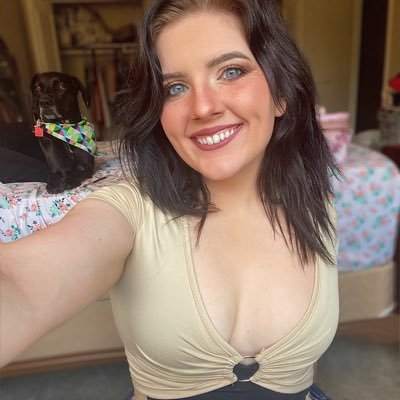 23, BA in Studio Art, Cake Decorator at Kirsten’s Danish Bakery, trying to get some exposure for my Art ✍️❤️🔥